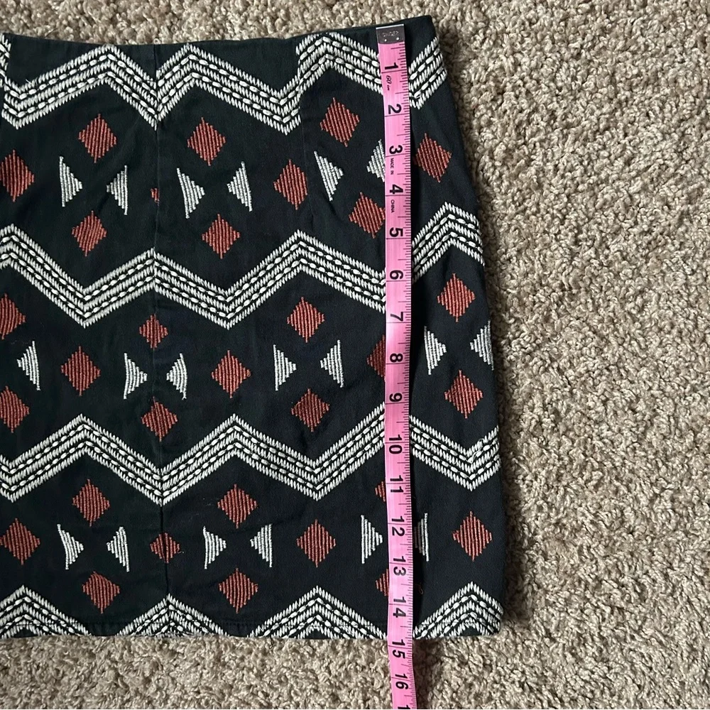W Vintage Forever 21 Black Geometric Embroidered Mini Skirt Size XS |B27